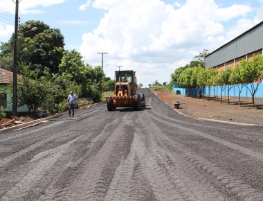 Pavimentação asfáltica é iniciada no Distrito de Três Irmãs Mercedes
