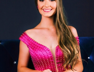 Miss Mercedes Eduarda Van de Sand se prepara para o Miss Paraná