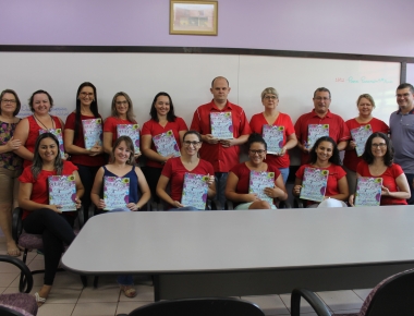 Professores da Rede Municipal de Ensino de Mercedes recebem Diário de Planejamento