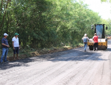 Recapeamento asfáltico está sendo realizado em rodovia do Distrito de Três Irmãs