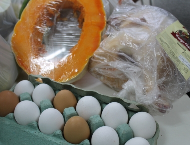 Mercedes inicia distribuição de alimentos para famílias dos alunos da rede municipal