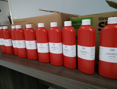 Mercedes recebe doação de álcool gel da UFPR