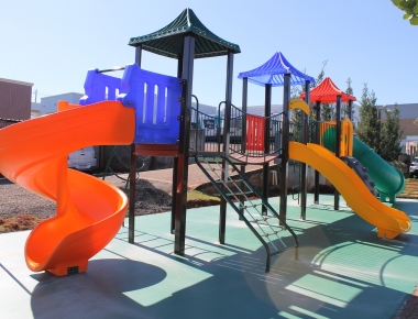 Playgrond é instalado no CRAS de Mercedes