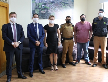 Realiza entrega oficial do sistema de monitoramento por câmeras em Mercedes