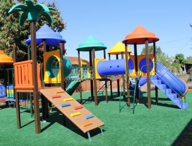 Playgrounds são instalados nos Distritos de Três Irmãs e Arroio Guaçu