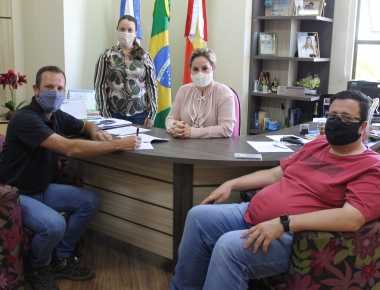 Mercedes assina contrato para construção de Praça no Bairro Progresso 