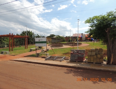 Prefeitura de Mercedes instala praça no bairro Progresso