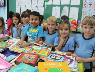 1.500 novos livros são entregues às escolas de Mercedes