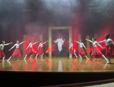 Auto de Páscoa emociona o público