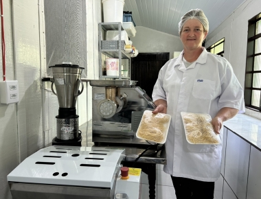 Mercedes repassa R$ 245 mil em equipamentos para agroindústrias