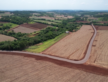 Estrada Mineira/Forquilha: base concluída, aguardando asfaltamento