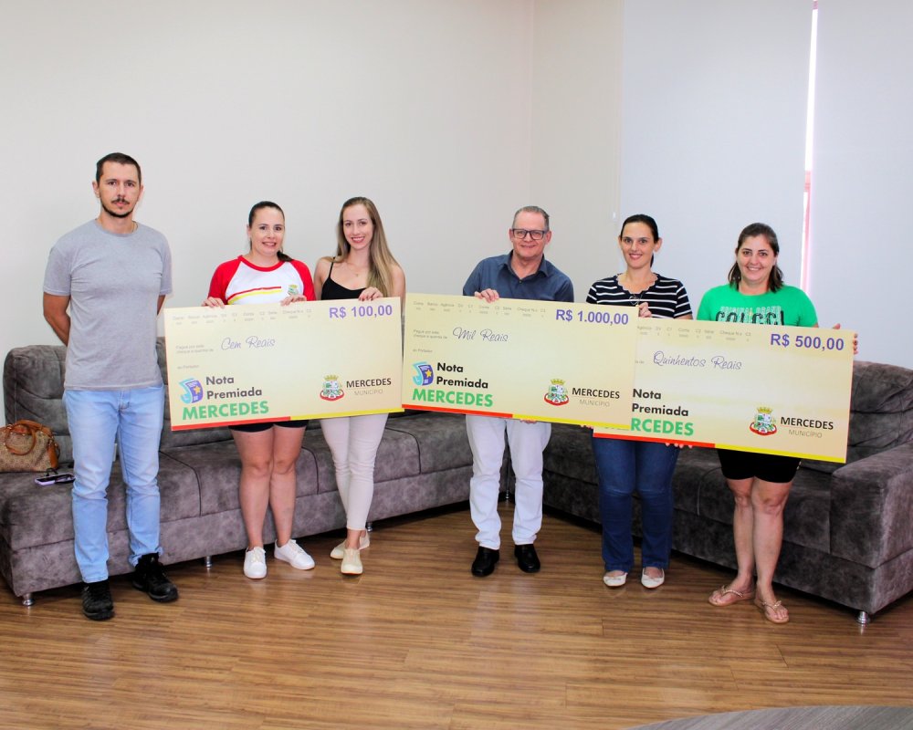 Ganhadores do Nota Premiada Mercedes recebem prêmios do primeiro sorteio
