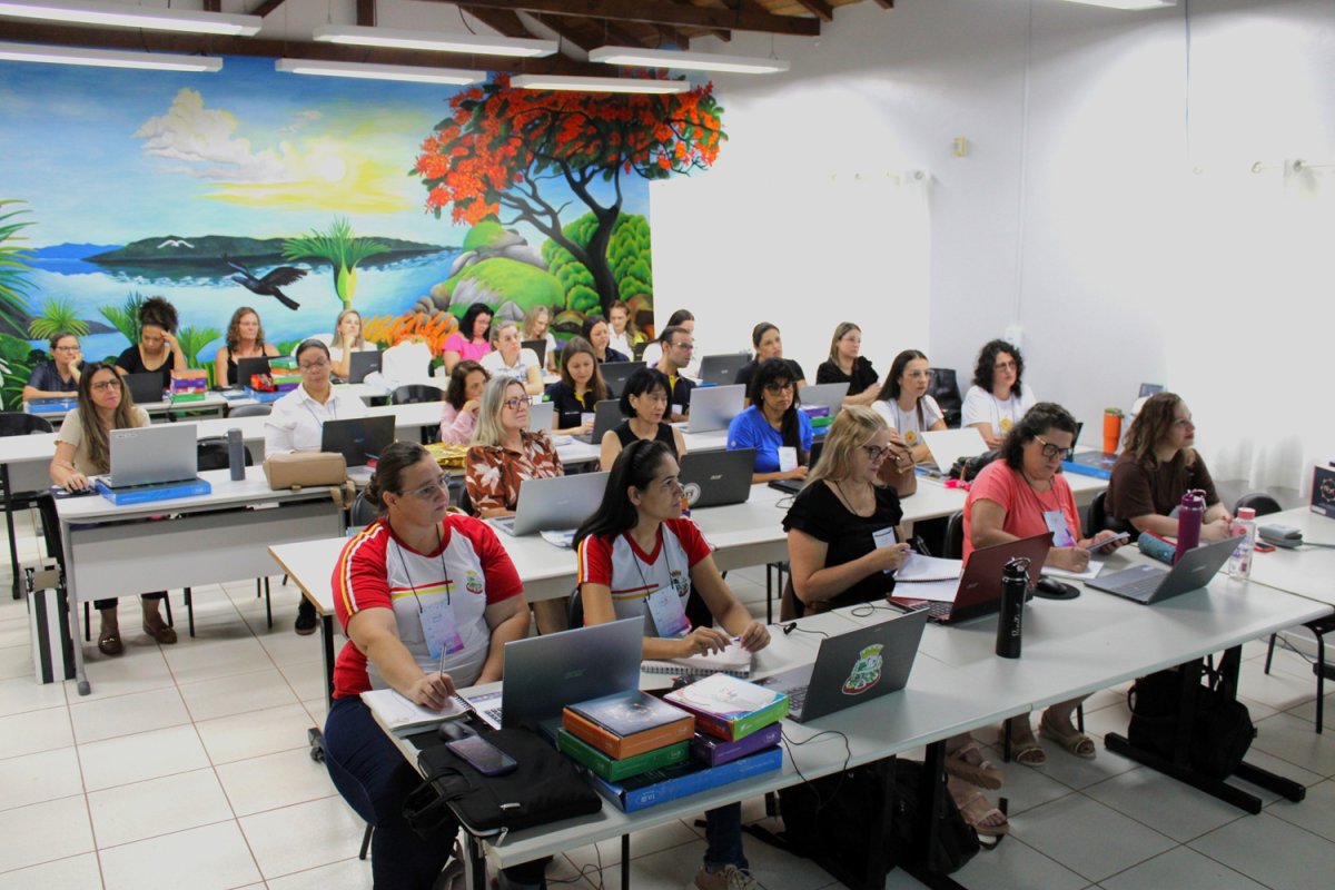 Mercedes sedia formação regional sobre educação inclusiva