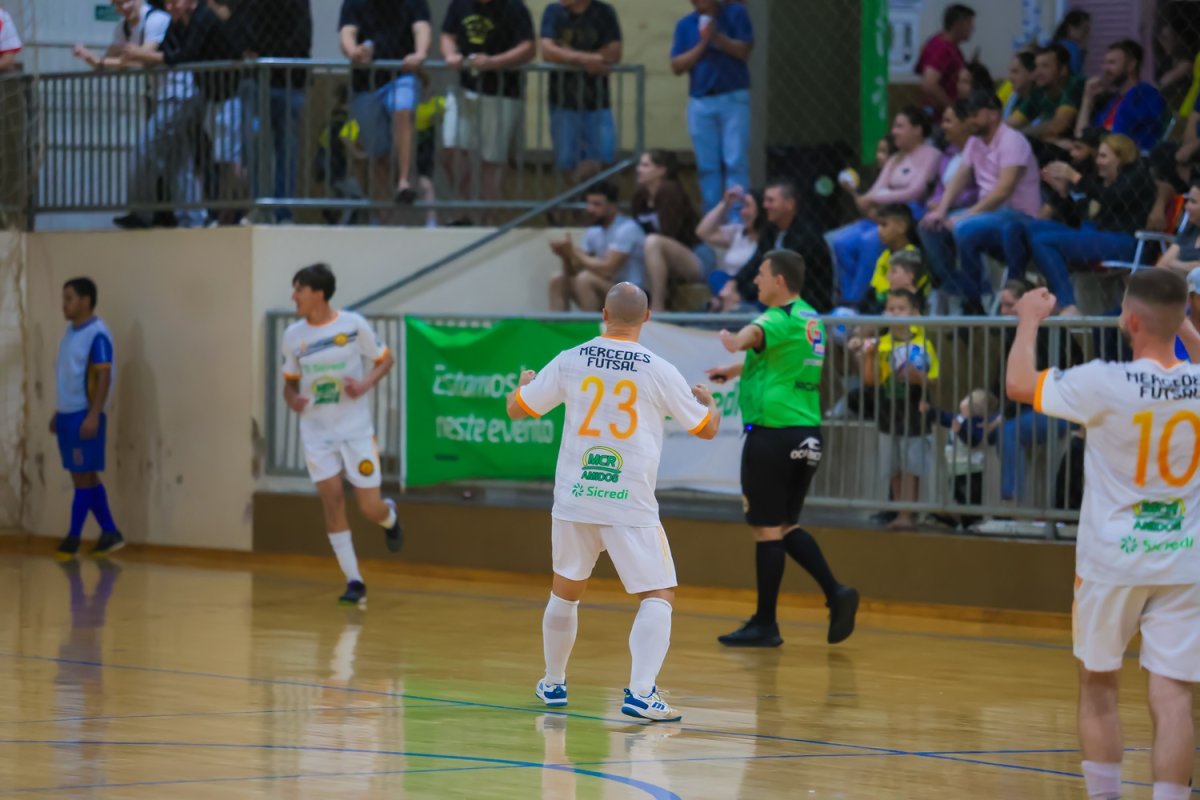Mercedes vence São Clemente com gol nos últimos segundos pelo Troféu Lindeiros
